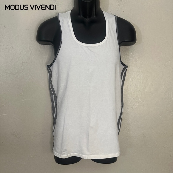 Modus Vivendi Metallic Trim Tank Top Large runs small Gently worn 95% cotton - Picture 1 of 5
